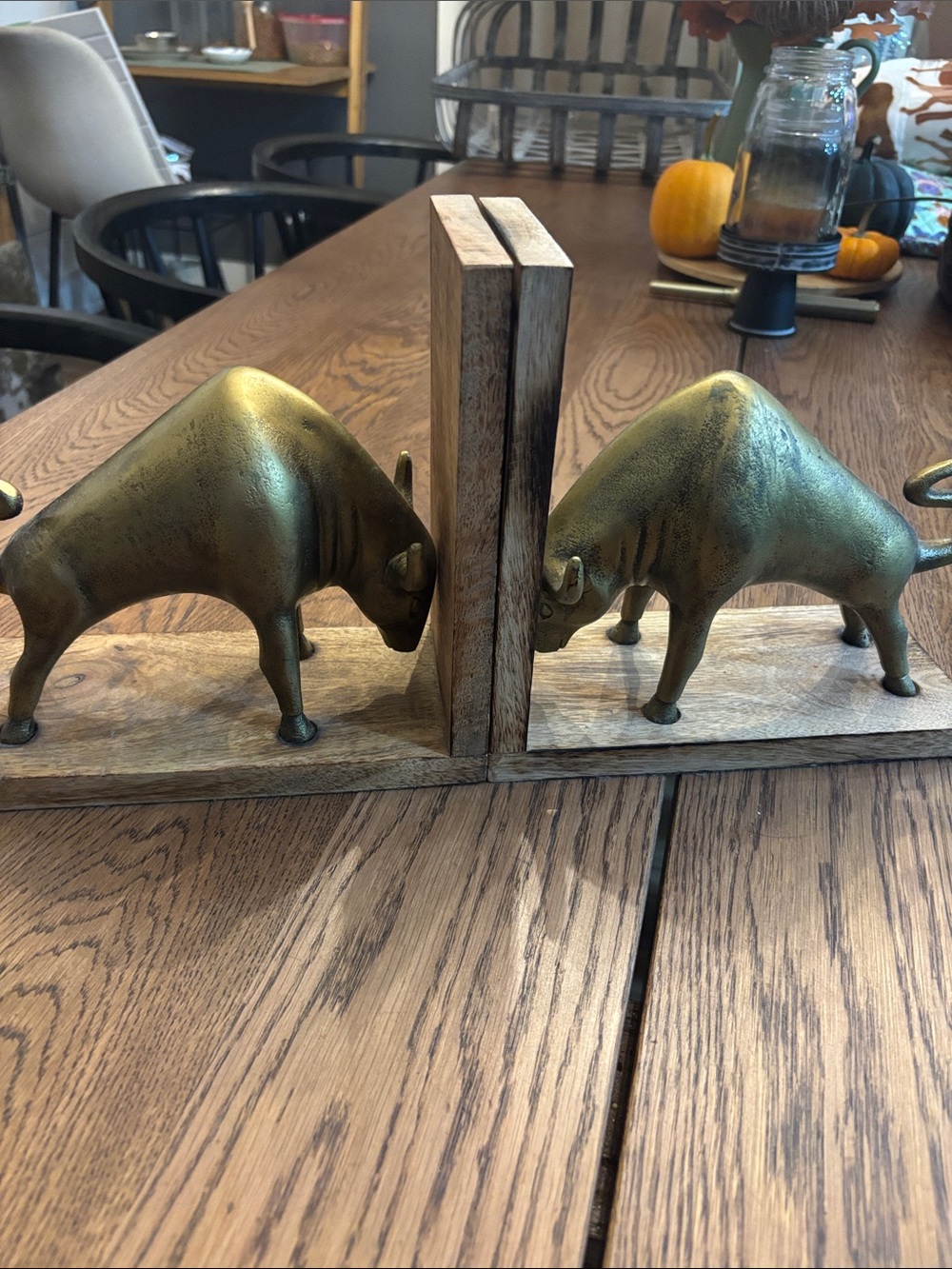 MP167-339 Mounted brass- metal bookends.